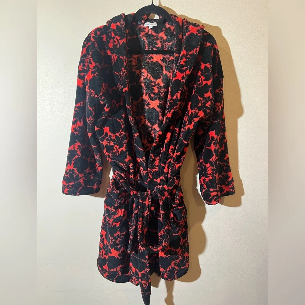 Vera Bradley hooded tie front red black floral robe red black women’s S/M belted